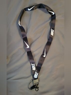 *NWOT* Nike Black and White Branded Lanyard with Clip